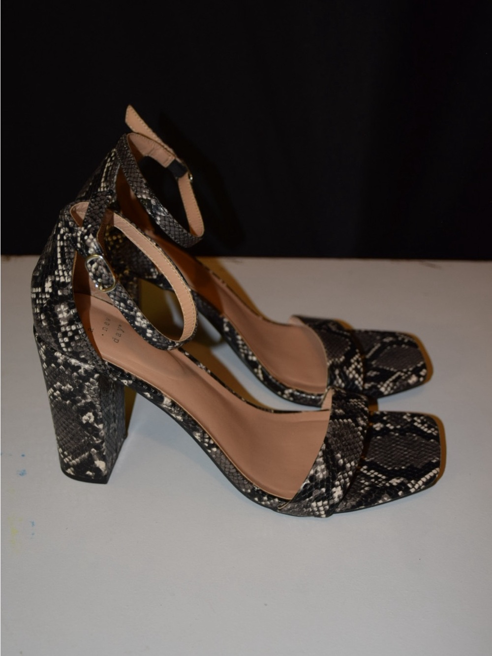 Women's Size 11 Snakeskin Single Strap Heel